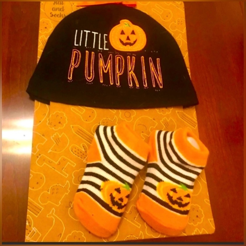 Baby's First Halloween - Hat
& Booties